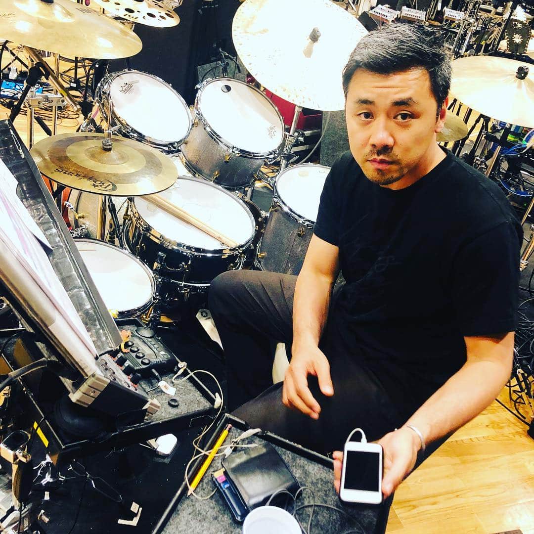 日野賢二さんのインスタグラム写真 - (日野賢二Instagram)「Rehearsal Day 6! リハー🙉6日目！」4月14日 18時47分 - jinobass
