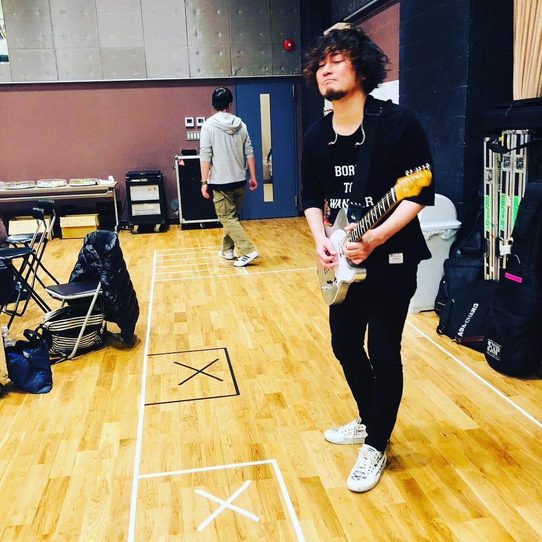 日野賢二さんのインスタグラム写真 - (日野賢二Instagram)「Rehearsal Day 6! リハー🙉6日目！」4月14日 18時47分 - jinobass