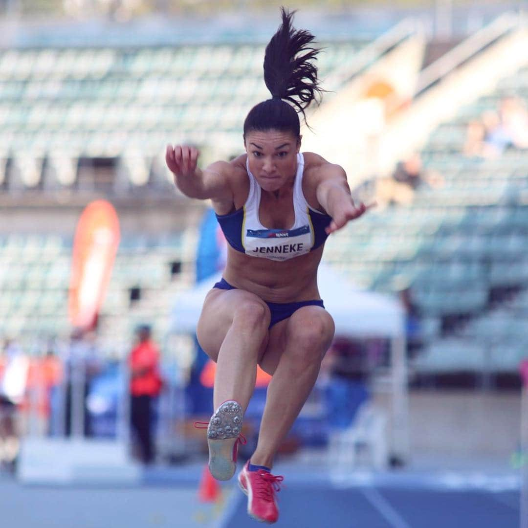 ミシェル・ジェネクさんのインスタグラム写真 - (ミシェル・ジェネクInstagram)「Sore and tired but very happy with the past 4 days at the Australian University champs 😁 🥇 100m 🥇 200m (PB in heat and final) 🥇 100m Hurdles (meet record) 🥇 4x100m relay 🥇 medley relay 🔵4th Long jump & shot put 🔵7th Triple jump & discus (PB) And most importantly my amazing team Sydney Uni were champions in the women’s, men’s and overall!! 🏆🏆🏆 @sydneyuniathletics @sydunisport」4月14日 18時49分 - mjenneke93