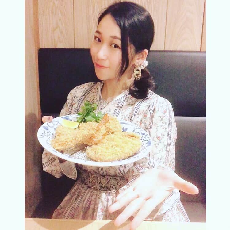 世手子さんのインスタグラム写真 - (世手子Instagram)「I went to Tonkatsu Fumizen at Hotel new otani(*^_^*) Eat delicious things and be energetic(*´∇｀*) Thanks everybody's comments great♪( ´θ｀)ノ @tonkatsu_fumizen  @fumizen.tonkatsu へ行ってきました（＾ω＾） @hotelnewotanitokyo に位置する #ふみぜん はコースもお得( ◠‿◠ ) 酒肴〈一品〉 季節の酒肴はもずく(*'▽'*) 旬の刺身〈三種〉 季節の刺身三種盛りはヒラメ、タイ、ブリでした(*≧∀≦*) 本日の干物〈一品〉 季節の干物もボリューミーなホッケ！ 揚物◆ロース◆ヒレ◆海老 サクサクで美味しかった(*⁰▿⁰*) サラダ〈一品〉 ふみぜん名物大根サラダ  食事は選べる◆稲庭うどん◆ご飯セット デザート ◆柚子シャーベット ひんやり甘い（╹◡╹） こんなについて飲み放題で5000円は安い！ #ホテルニューオータニ東京 素晴らしい(*ﾟ▽ﾟ*) 永田町 とんかつで検索してね! Casting by @woomy.restaurant #ヘアゴム：#ルピス @queen.lupis (o362)でコーディネート( ^ω^ ) 素敵コーディネートでまた行きたいなぁ(*´ー｀*)」4月14日 18時49分 - rojide