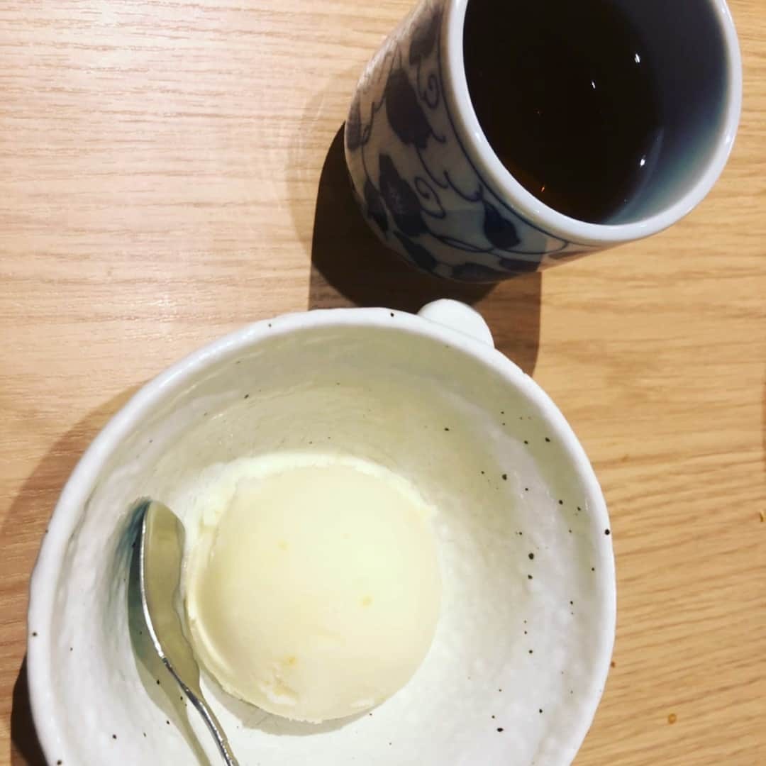 世手子さんのインスタグラム写真 - (世手子Instagram)「I went to Tonkatsu Fumizen at Hotel new otani(*^_^*) Eat delicious things and be energetic(*´∇｀*) Thanks everybody's comments great♪( ´θ｀)ノ @tonkatsu_fumizen  @fumizen.tonkatsu へ行ってきました（＾ω＾） @hotelnewotanitokyo に位置する #ふみぜん はコースもお得( ◠‿◠ ) 酒肴〈一品〉 季節の酒肴はもずく(*'▽'*) 旬の刺身〈三種〉 季節の刺身三種盛りはヒラメ、タイ、ブリでした(*≧∀≦*) 本日の干物〈一品〉 季節の干物もボリューミーなホッケ！ 揚物◆ロース◆ヒレ◆海老 サクサクで美味しかった(*⁰▿⁰*) サラダ〈一品〉 ふみぜん名物大根サラダ  食事は選べる◆稲庭うどん◆ご飯セット デザート ◆柚子シャーベット ひんやり甘い（╹◡╹） こんなについて飲み放題で5000円は安い！ #ホテルニューオータニ東京 素晴らしい(*ﾟ▽ﾟ*) 永田町 とんかつで検索してね! Casting by @woomy.restaurant #ヘアゴム：#ルピス @queen.lupis (o362)でコーディネート( ^ω^ ) 素敵コーディネートでまた行きたいなぁ(*´ー｀*)」4月14日 18時49分 - rojide