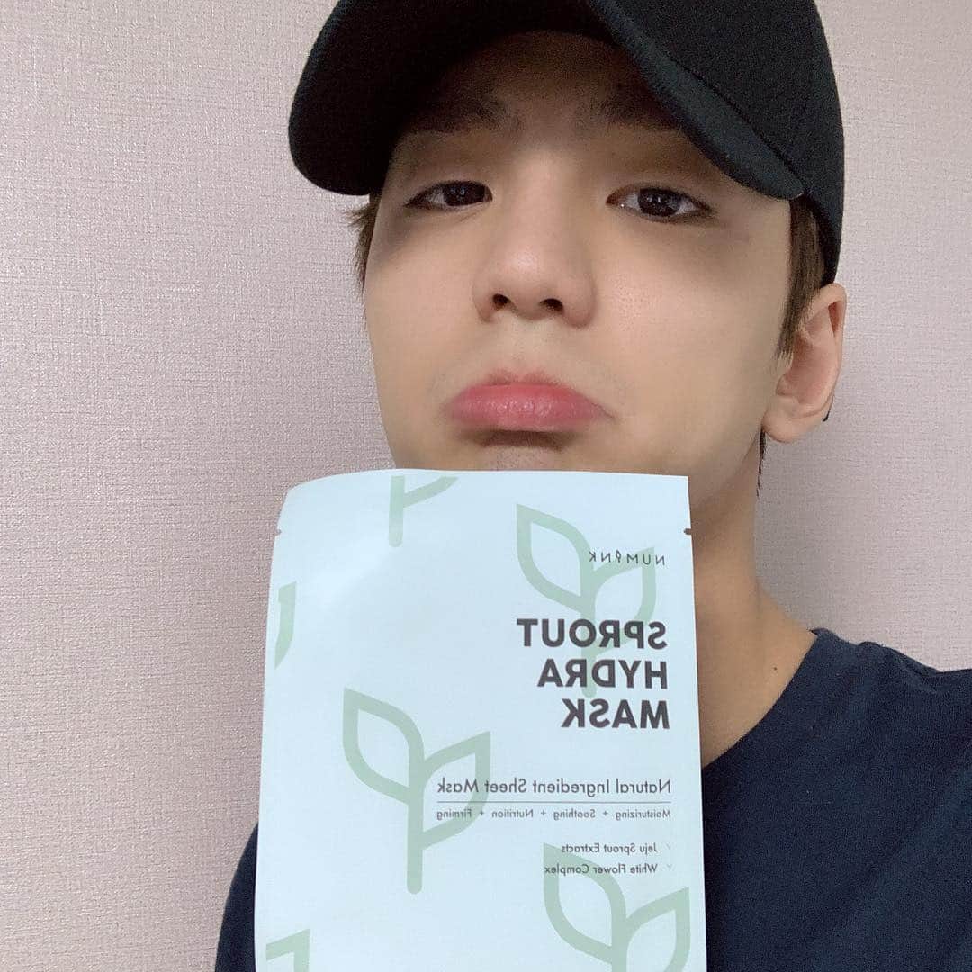 キム・ミンギュのインスタグラム：「민규야! 1일1팩 해부자! #누밍크#마스크팩 @numink_official」