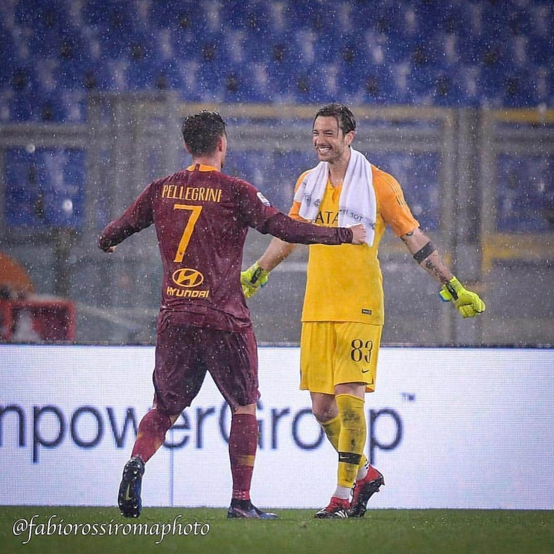 アントニオ・ミランテさんのインスタグラム写真 - (アントニオ・ミランテInstagram)「Roma win 🐺#romaudinese #asroma #seriea #83」4月14日 18時51分 - antoniomirante83