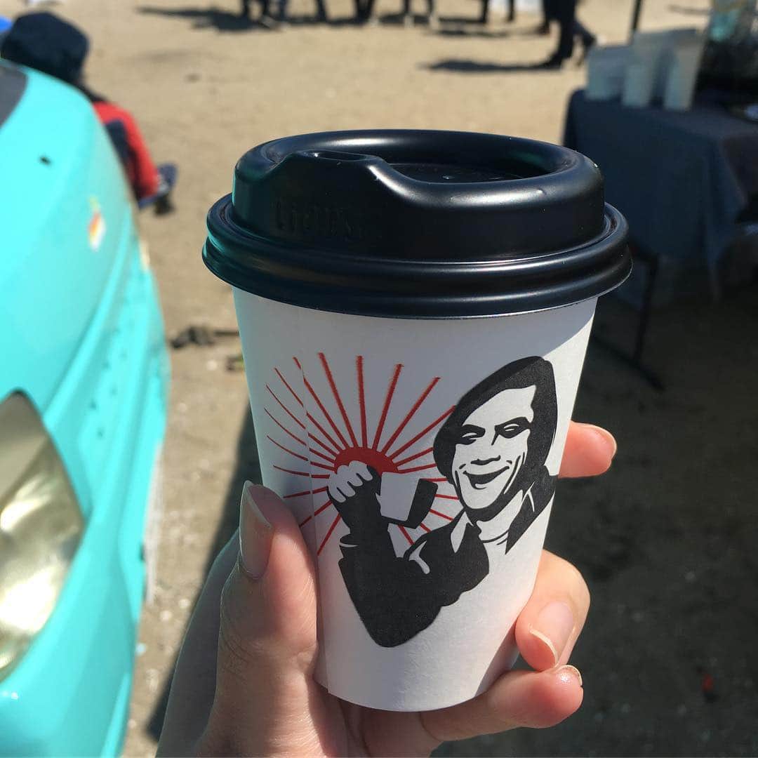 大塚莉奈さんのインスタグラム写真 - (大塚莉奈Instagram)「坂口憲二さんが焙煎しているコーヒー、とっても美味しかったです！！ 普段、カフェラテしか飲まない私ですが、美味しかったので、ブラックで飲めました✨ 海上がりの一杯に。  #therisingsuncoffee #16thjustice championship #サーフィン #コーヒー #surfing #coffee #instagood」4月14日 19時03分 - rinaotsuka0526