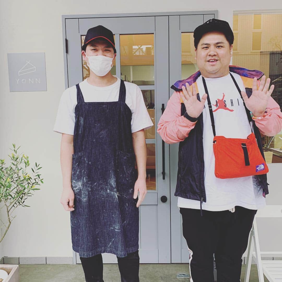 池田真一のインスタグラム：「親戚が関目にケーキ屋オープンしたよ！蒲生4丁目駅、野江駅、関目駅、どこからでも近いよ！ めちゃくちゃ美味しいし、可愛いケーキばっかりやからケーキ好きな人は行ってみてねー！  今なら真べぇのインスタ見たってお店で言った人全員に『へぇ〜そうなんですか！』って言うてくれるよ！  パティスリー YONN(よん) 大阪府大阪市城東区関目1-3-1 06-4255-3011」