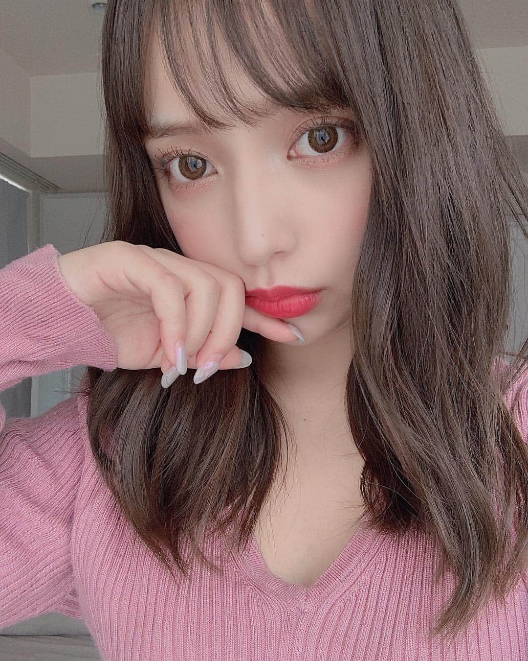 平尾優美花（ゆみちぃ）さんのインスタグラム写真 - (平尾優美花（ゆみちぃ）Instagram)「lonessにて💇🏼‍♀️ とても可愛い色にカラーしてもらいました💜💙 片山さんありがとうございました🥰 髪の毛、切るか伸ばすか迷うなぁ。 #loness」4月14日 19時00分 - hirao_yumika