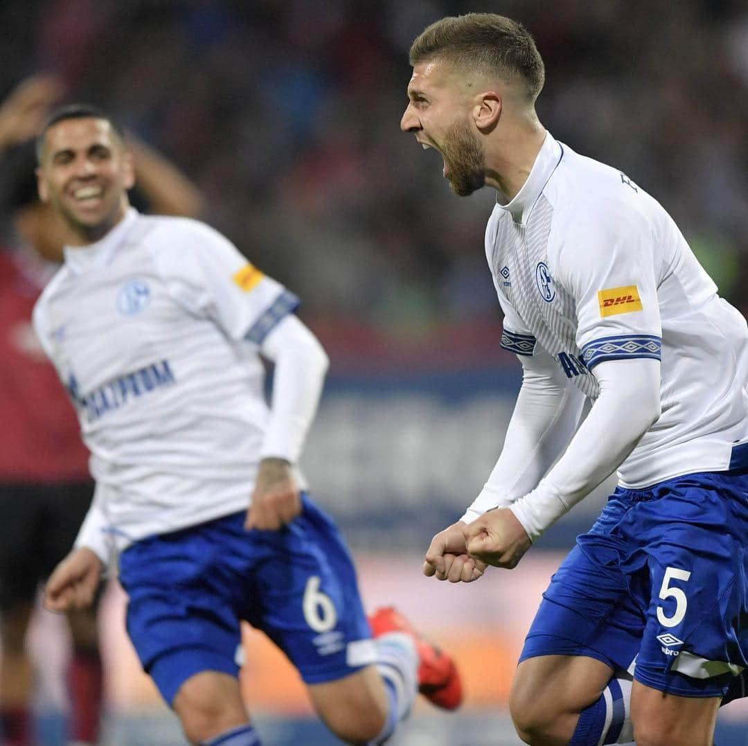 シャルケ04さんのインスタグラム写真 - (シャルケ04Instagram)「1st #Bundesliga goal ⚽️ Congrats, @mnastasic_5! 👊🏼🔵⚪️ . . #S04 #Schalke #Knappen #Königsblau #Nastasic #Goal #Bundesliga #Premiere #Debut #🔵⚪️ #Futbol #Football #Soccer」4月14日 19時06分 - s04