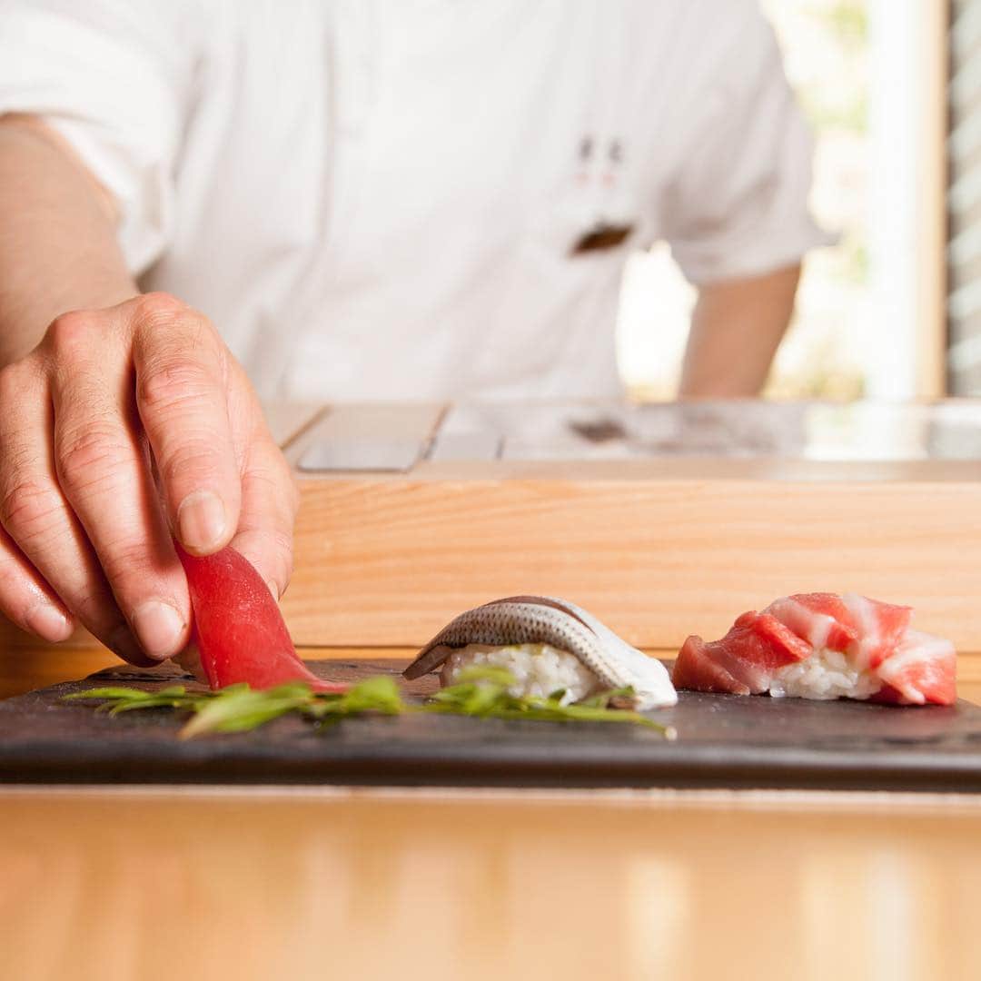ザ・プリンス パークタワー東京さんのインスタグラム写真 - (ザ・プリンス パークタワー東京Instagram)「寿司 濱芝で、職人技に舌鼓。  At Sushi Hamashiba, our chef makes fresh sushi for you!  Share your own images with us by tagging @princeparktowertokyo ————————————————————— #TokyoTower #princeparktower #princehotels #tokyo #japan #beautifulhotels #tokyohotel #shibakoen #akabanebashi #azabujuban #tokyofood #japanesefood」4月14日 19時08分 - princeparktowertokyo