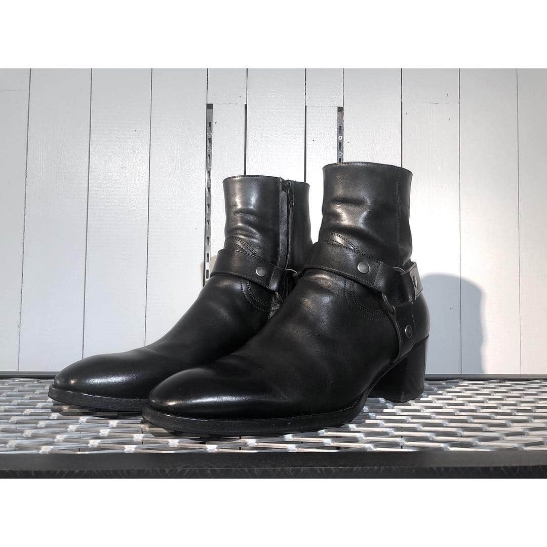RINKAN渋谷店さんのインスタグラム写真 - (RINKAN渋谷店Instagram)「【2F New Arrival】 《SAINT LAURENT PARIS》 "Wyatt 60 Harness Ring Boots" 16AW... ㅤㅤㅤㅤㅤㅤㅤㅤㅤㅤㅤㅤㅤ 人気の高いリングブーツの6cmヒールが入荷致しました。 モードなテイストにもカジュアルなテイストにも合うリングブーツですが、デザインをそのままにヒールのみ通常より2cm高い設計になっており、15AWのフレンチブーツの様によりモードな雰囲気になっております。16AWのみの展開になり希少なアイテムですので是非店頭にてご覧くださいませ。 ㅤㅤㅤㅤㅤㅤㅤㅤㅤㅤㅤㅤㅤ #rinkan #shibuya #saintlaurent #saintlaurentparis #dior #diorhomme  #louisvuitton #lv #gucci #amiri #rickowens #balmain #celine #celinebyhedislimane #prada #burberry #valentino #maisonmargiela #thombrowne #acnestudious #hermes #cartier #fendi #givenchy #yohjiyamamoto #commedesgarcons #sulvam #sacai RINKAN 渋谷店 03-5458-3050 渋谷区神南1-12-16」4月14日 19時11分 - rinkan_shibuya