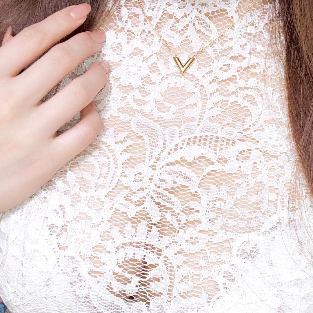 神宮 若奈さんのインスタグラム写真 - (神宮 若奈Instagram)「New accessory💍 @gloss.official.base . . こういうワンポイントのシンプルネックレス ずっと探しててやっとげっとー❤️ . . 20%offになるクーポンコードもあるから よかったら【jingu】で使ってねー✨ . . ネックレスよりなにより腕の筋肉に目がいくw #new #accessory #ネックレス #ootd #make #makeup #アクセサリー #可愛い #オシャレ #wakanabody #wakanastyle #巨乳ファッション #おしゃれさんと繋がりたい」4月14日 19時15分 - jinguwakana