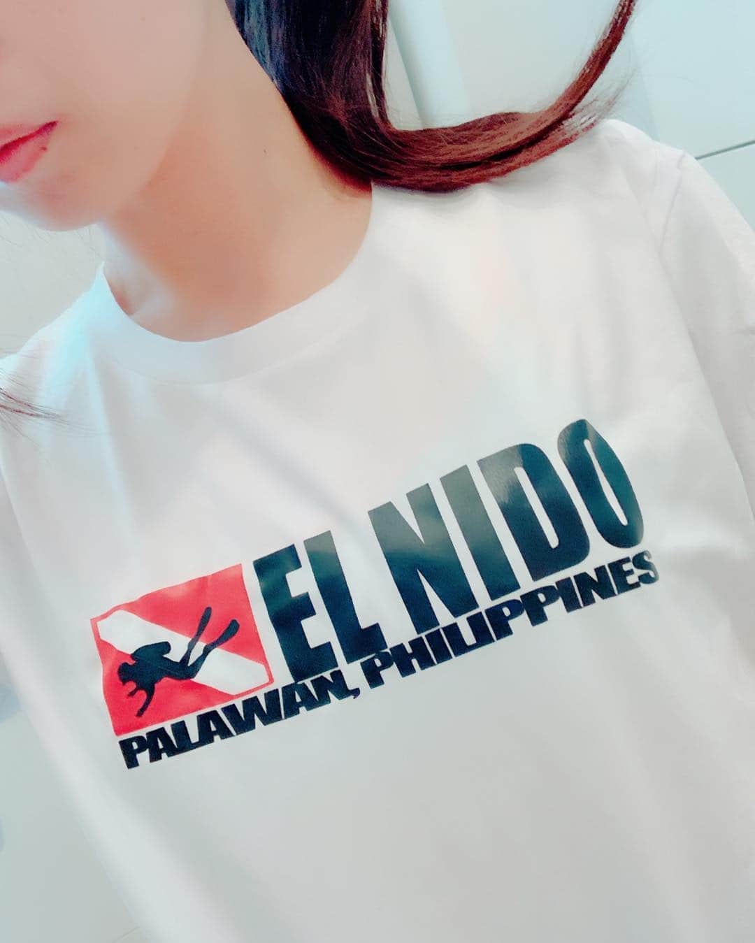 志摩夕里加のインスタグラム：「🥊🥊🥊🥊 ジムで👍 エルニドで作ったエルニドダイバーTシャツ下ろした🤣 ダイビング関係ない🥊 ・ ・ #暗闇ボクシング #暗闇フィットネス  #ジム #outfit #エルニド #elnido #エルニドお土産 #オーダーメイド #boxing #心肺機能強化」