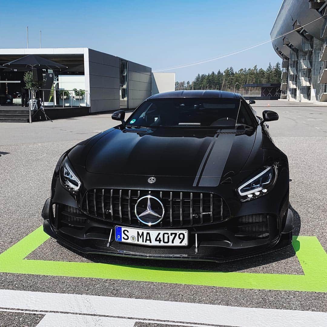 メルセデス・ベンツさんのインスタグラム写真 - (メルセデス・ベンツInstagram)「Looks like a racing car. 🏁 Drives like a racing car. 🔥 Photo by @rokenr. ___________ [Mercedes-AMG GT R PRO | Kraftstoffverbrauch kombiniert: 12,4 l/100 km | CO2-Emissionen kombiniert: 284 g/km | http://mb4.me/Rechtlicher_Hinweis/] . #MercedesBenz #MercedesAMG #🌟 #AMG #AMGGTR #AMGGTRPRO #mbfanphoto #atthetrack #automotivedesign #blackbeauty #mbcar」4月14日 19時29分 - mercedesbenz