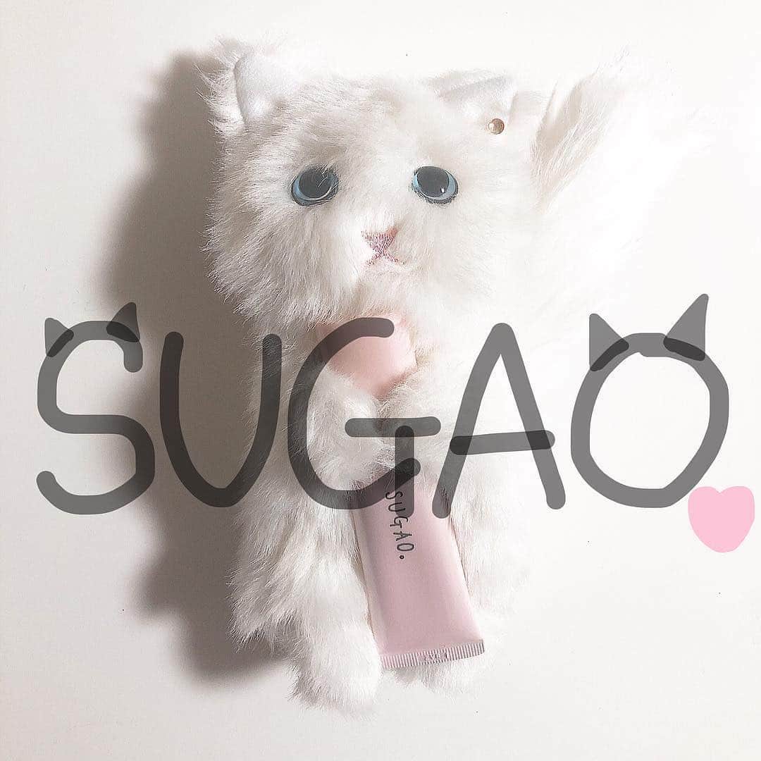 corectyさんのインスタグラム写真 - (corectyInstagram)「スワイプしてね👉👉 SUGAOの猫ポーチが可愛い♡ ・ 今年2月に発売されたSUGAOのスノーホイップクリーム。 ・ ナチュラルな透明感と共に肌のトーンを明るくしてくれると人気のアイテムです。 プチプラコスメとしてコスパの良さにも注目が集まっていますが、特に注目を集めているのがおまけで付いてくる猫ポーチ🐱♥ ・ スノーホイップクリームを抱きかかえるように店頭に並んでいる姿に心を奪われて購入したという声も続出しています♡ ・ バックに入れて出かければ、メイク直しの度に可愛い姿に癒やされること間違いなし💕 ・ ・ ================== ・ #SUGAO #スノーホイップクリーム 各 1,200 円（税抜） ※価格は編集部調べです。 ﻿・ ================== ・ ・ photo by @i_am_rina_0213 @mmeeii_0525 @rena__1582 @zamabrick SPECIAL THANKS！  #corecty_makeup や @corecty_net  のタグ付けで、お気に入りコスメを投稿してね！ あなたの写真がSNSに掲載されるかも♡  #コスメ #コスメ垢 #コスメ紹介 #コスメ好きな人と繋がりたい #コスメマニア #おすすめコスメ #ベストコスメ #美容垢さんと繋がりたい #プチプラコスメ #フェイスクリーム #ウユクリーム #春コスメ #motd #뷰티 #ベースメイク #化粧下地 #コスメ購入品 #コスメレビュー」4月14日 19時22分 - corecty_net