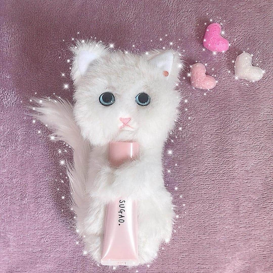 corectyさんのインスタグラム写真 - (corectyInstagram)「スワイプしてね👉👉 SUGAOの猫ポーチが可愛い♡ ・ 今年2月に発売されたSUGAOのスノーホイップクリーム。 ・ ナチュラルな透明感と共に肌のトーンを明るくしてくれると人気のアイテムです。 プチプラコスメとしてコスパの良さにも注目が集まっていますが、特に注目を集めているのがおまけで付いてくる猫ポーチ🐱♥ ・ スノーホイップクリームを抱きかかえるように店頭に並んでいる姿に心を奪われて購入したという声も続出しています♡ ・ バックに入れて出かければ、メイク直しの度に可愛い姿に癒やされること間違いなし💕 ・ ・ ================== ・ #SUGAO #スノーホイップクリーム 各 1,200 円（税抜） ※価格は編集部調べです。 ﻿・ ================== ・ ・ photo by @i_am_rina_0213 @mmeeii_0525 @rena__1582 @zamabrick SPECIAL THANKS！  #corecty_makeup や @corecty_net  のタグ付けで、お気に入りコスメを投稿してね！ あなたの写真がSNSに掲載されるかも♡  #コスメ #コスメ垢 #コスメ紹介 #コスメ好きな人と繋がりたい #コスメマニア #おすすめコスメ #ベストコスメ #美容垢さんと繋がりたい #プチプラコスメ #フェイスクリーム #ウユクリーム #春コスメ #motd #뷰티 #ベースメイク #化粧下地 #コスメ購入品 #コスメレビュー」4月14日 19時22分 - corecty_net