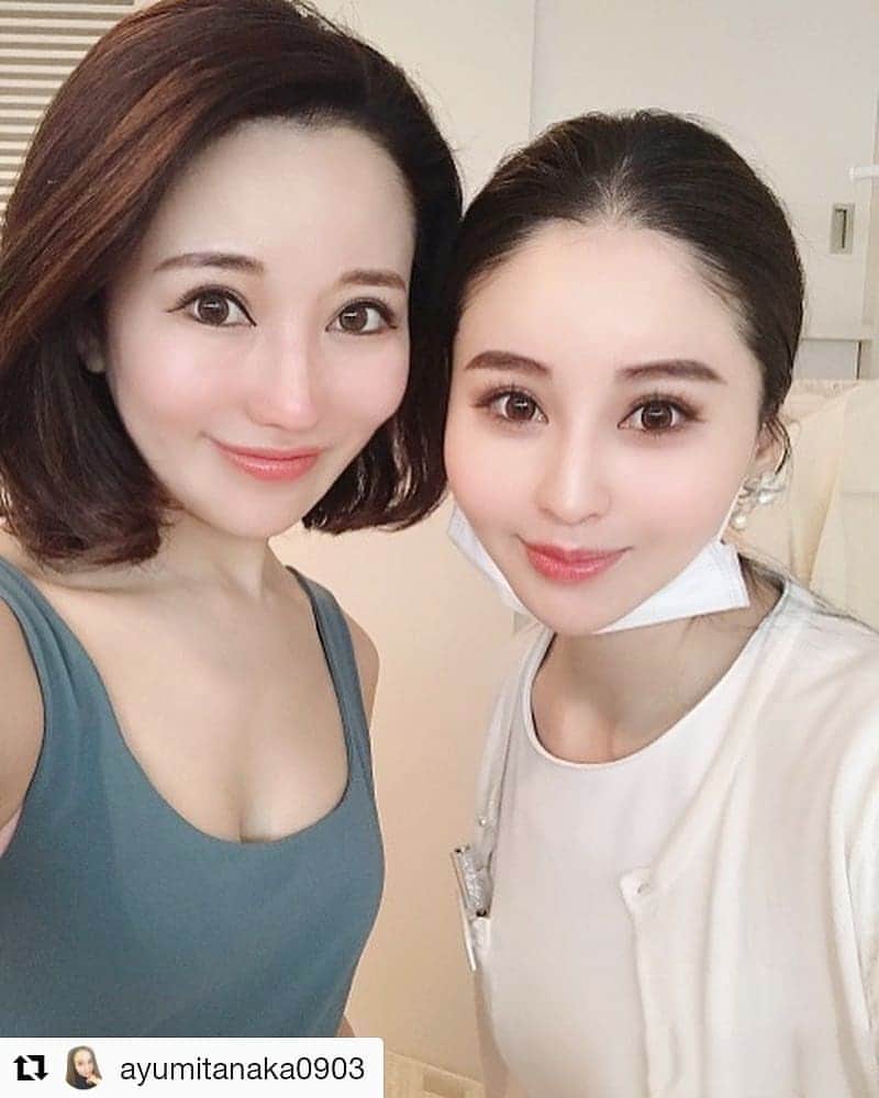 CHIKAさんのインスタグラム写真 - (CHIKAInstagram)「あゆみさんハーブリプロ本日4回目♡♡益々ちゅるりん♡♡ツヤツヤ👸💗✴️ . ルックスも感性も美しいあゆみさん♡いつもLAURAをご愛顧頂きありがとうございます🙇💕 . 初めましてのお客様にもたくさんご挨拶出来た1日でした♡綺麗の輪がもっともっと広がりますように👸💗✴️ . #LAURAbeautysalon #ローラビューティサロン #エステサロン #本格派 #美肌 #小顔 #エイジングケア #アンチエイジング #シーライン #Sheline #たるみ #リフトアップ #ハリ #ハイフ #HIFU #ダブロ #ツヤ #艶肌 #若返り #シワ #コラーゲン生成 #ハーブリプロ #ハーブピーリング #トラブルゼロ #美肌 #東京都中央区 #公式HP公開中 #Web予約承り中 #女性の味方 ♡ #女性専用」4月14日 19時23分 - chika72714