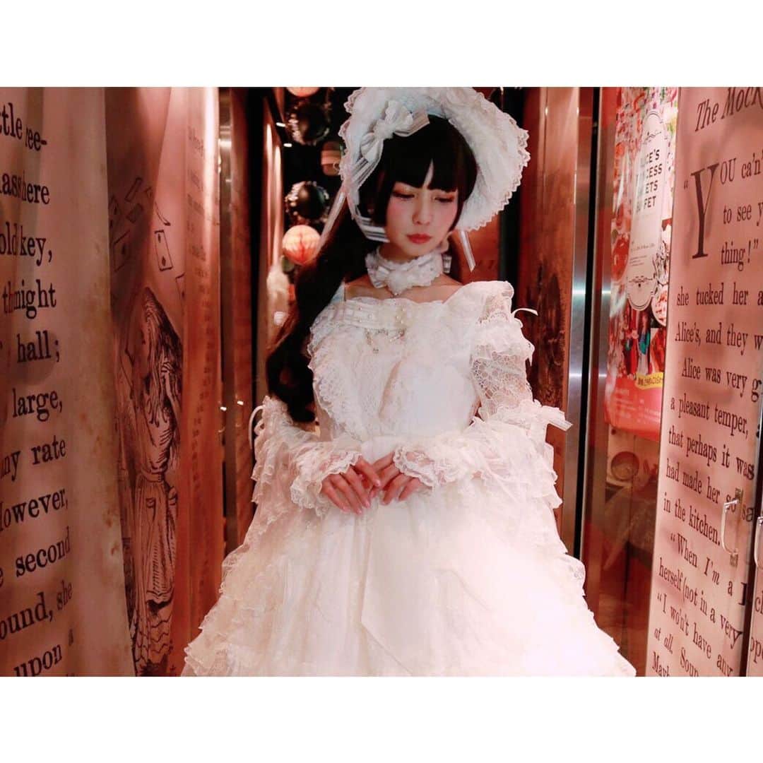 のインスタグラム：「好評だったお洋服は Babyさんの…♡ ペチコートを合わせて ロング丈に…  おそでとめやチョーカーも とってもかわいいのです。」