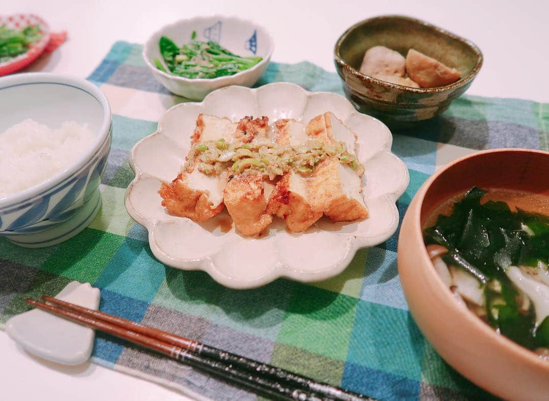 杉岡沙絵子さんのインスタグラム写真 - (杉岡沙絵子Instagram)「今日の夕飯🍴 ・ ✔︎厚揚げのネギソースがけ ✔︎ほうれん草の胡麻和え ✔︎里芋の煮物 ✔︎わかめとしめじのスープ ・ ・ The和定食(*´꒳`*) ダービー見ながらジャンキーなものたくさん食べたので 罪滅ぼし、、、笑 ・ #アスリート飯#アスリートごはん#ラグビーごはん#おうちごはん#ふたりごはん#クッキングラム#献立#ラガーマン旦那#ラガーマンの嫁#rugby#ラグビー#妊婦ごはん#マタニティーライフ#管理栄養士#アスリートフードマイスター#フリーアナウンサー」4月14日 19時32分 - saeko_sugioka