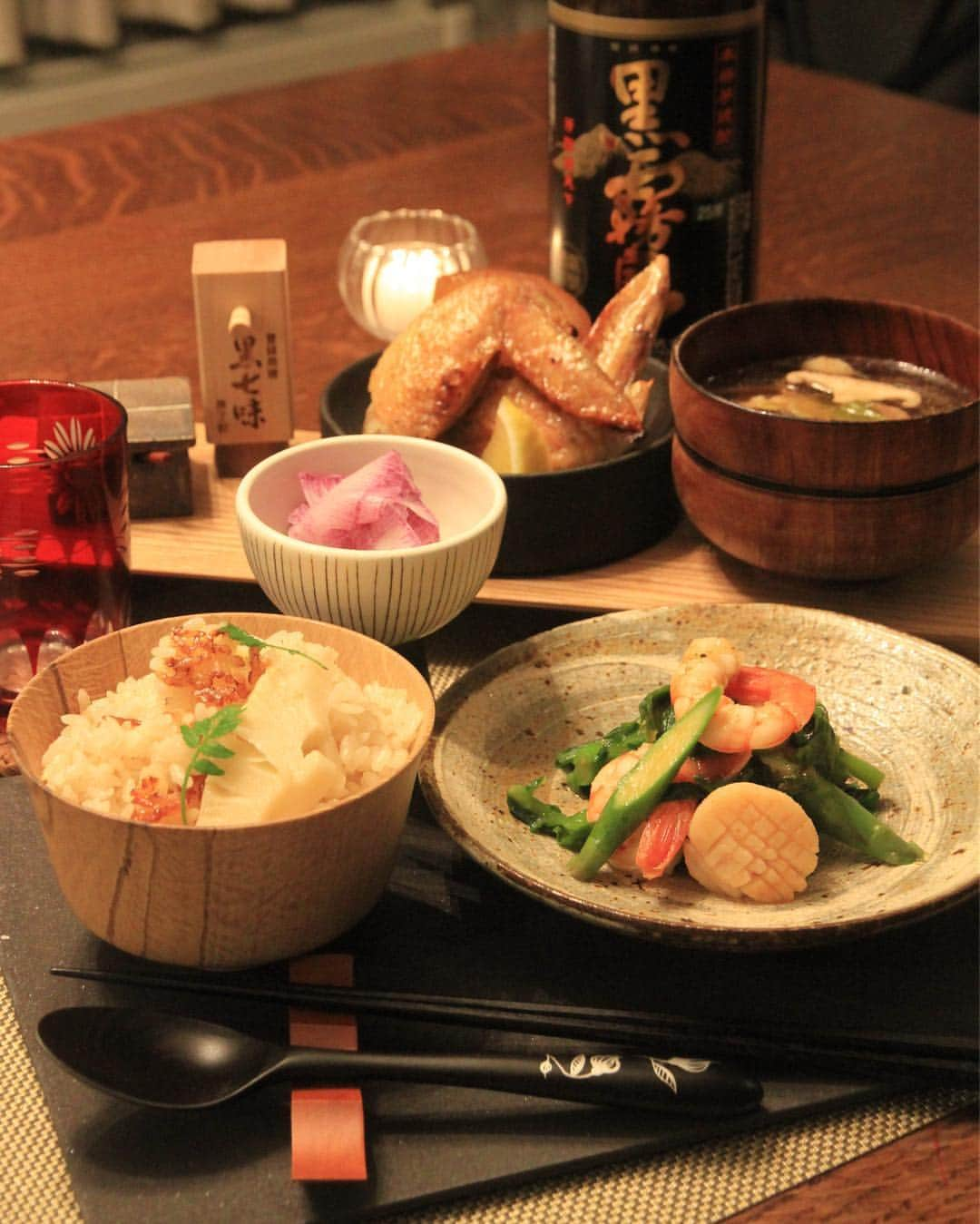 Sayaka.Mさんのインスタグラム写真 - (Sayaka.MInstagram)「. Today’s dinner 🍽 #japanesefood  #homecooking . 今日は •菜花と海鮮の塩炒め •たけのこご飯 •大根の漬物 •白菜のとろとろ中華スープ •大根の煮物 •手羽焼き . スープと大根の煮物は @tfal_japan の @cook4me_japan  #クックフォーミー で💓 . 今朝角煮を作ったのでその出汁で 大根ほろほろにしたよ〜💕 . 詳細はブログにて後程 (プロフィールにリンクあります) . お米は @yutakana_syokutaku #コメスタグラマー として活動してます . =============== 私のおうちごはんの記録は A record of my cooking. 我做的菜的记录 제가 만든 요리의 기록 ↓↓↓ #sayakaおうちごはん =============== . #クックフォーミーエクスプレス #ティファール #おうちご飯 #おうちごはん #和食ごはん #和食器 #圧力鍋レシピ #簡単レシピ #夜ご飯 #奥田章 #馬渡新平 #橋本忍 #小澤基晴 #テーブルコーディネート #晩酌 #札幌ママ #テーブルフォト #フーディテーブル #マカロニメイト #komercoアンバサダー #炊き込みご飯 #おこげ #丁寧な生活 #onmytable #japanese_food」4月14日 19時34分 - insta.sayaka