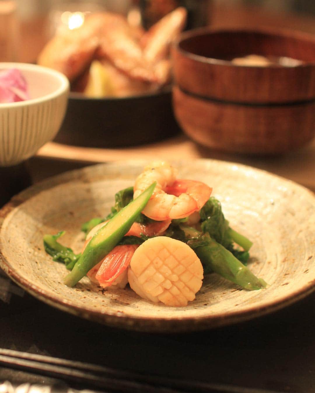Sayaka.Mさんのインスタグラム写真 - (Sayaka.MInstagram)「. Today’s dinner 🍽 #japanesefood  #homecooking . 今日は •菜花と海鮮の塩炒め •たけのこご飯 •大根の漬物 •白菜のとろとろ中華スープ •大根の煮物 •手羽焼き . スープと大根の煮物は @tfal_japan の @cook4me_japan  #クックフォーミー で💓 . 今朝角煮を作ったのでその出汁で 大根ほろほろにしたよ〜💕 . 詳細はブログにて後程 (プロフィールにリンクあります) . お米は @yutakana_syokutaku #コメスタグラマー として活動してます . =============== 私のおうちごはんの記録は A record of my cooking. 我做的菜的记录 제가 만든 요리의 기록 ↓↓↓ #sayakaおうちごはん =============== . #クックフォーミーエクスプレス #ティファール #おうちご飯 #おうちごはん #和食ごはん #和食器 #圧力鍋レシピ #簡単レシピ #夜ご飯 #奥田章 #馬渡新平 #橋本忍 #小澤基晴 #テーブルコーディネート #晩酌 #札幌ママ #テーブルフォト #フーディテーブル #マカロニメイト #komercoアンバサダー #炊き込みご飯 #おこげ #丁寧な生活 #onmytable #japanese_food」4月14日 19時34分 - insta.sayaka