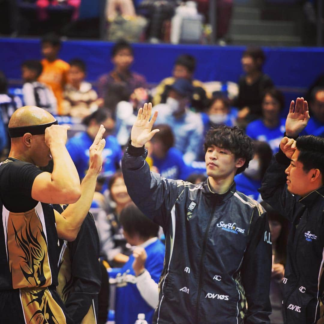 シーホース三河さんのインスタグラム写真 - (シーホース三河Instagram)「4/14(日) 三遠戦 #PHOTO 三河 63 - 50 三遠 #シーホース三河 #三遠ネオフェニックス #三河ダービー #Bリーグ」4月14日 19時40分 - go_seahorses