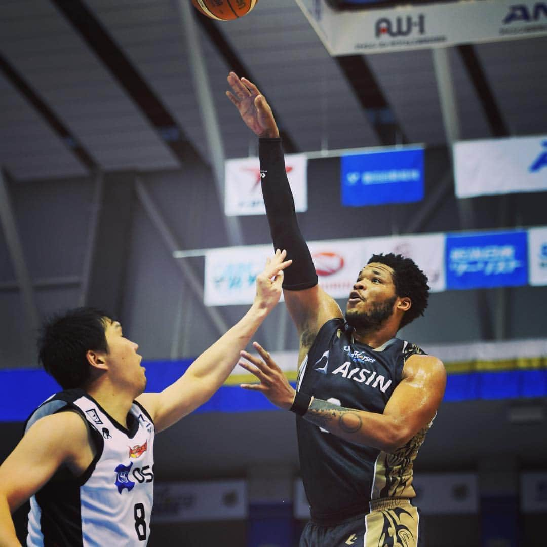 シーホース三河さんのインスタグラム写真 - (シーホース三河Instagram)「4/14(日) 三遠戦 #PHOTO 三河 63 - 50 三遠 #シーホース三河 #三遠ネオフェニックス #三河ダービー #Bリーグ」4月14日 19時40分 - go_seahorses