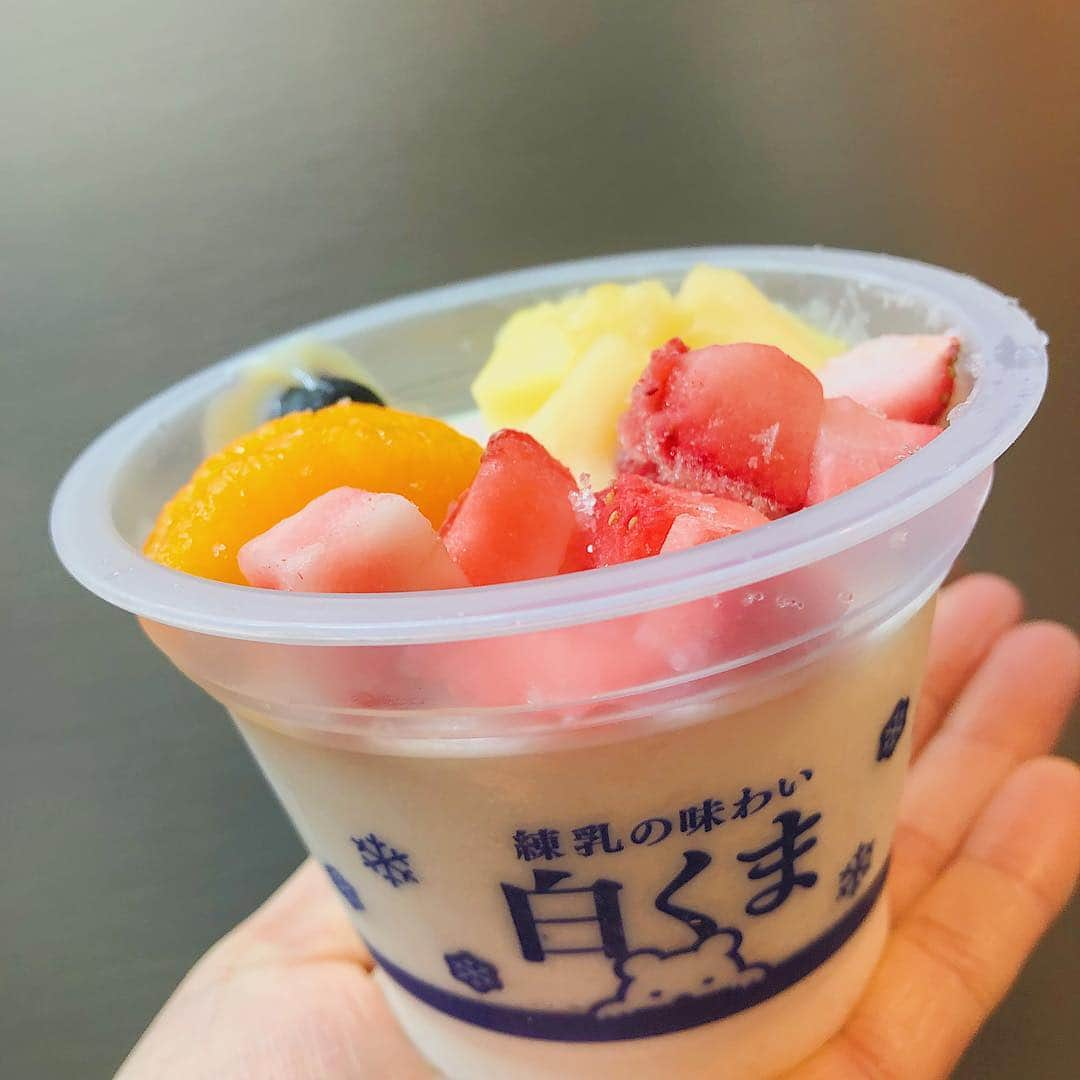 岡部玲子さんのインスタグラム写真 - (岡部玲子Instagram)「卵アレルギーの娘も食べられる🍨しろくま🍧 蓋も再度できるから、食べる分だけすくえていい👍 しかも美味しい（笑）😍 #岡部玲子 #子育て #主婦 #アラフォーママ #タレント #レポーター #39歳 #8歳息子 #2歳娘 #アイス #しろくまアイス #美味しい #コンビニ #卵アレルギー #mama #talent #repoeter #instagood #f4f ##japanese #ice #sweets #sirokuma #happy #love」4月14日 19時41分 - reiko_okabe