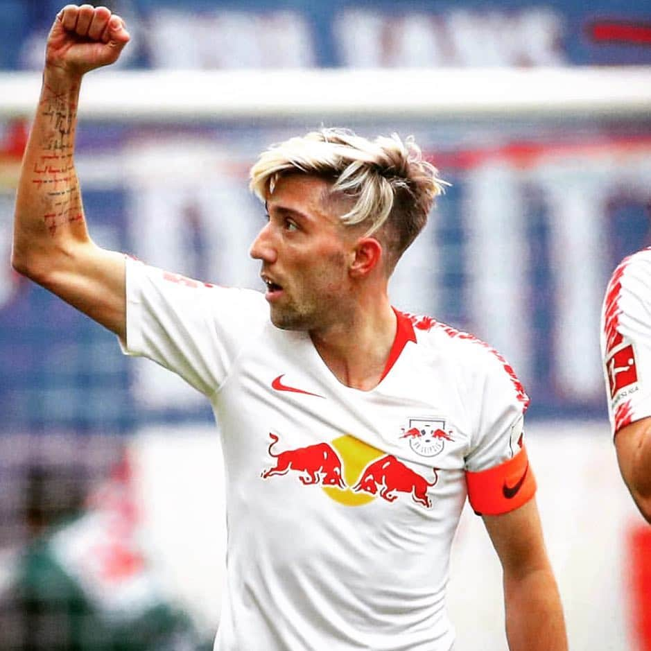 ケヴィン・カンプルのインスタグラム：「Wichtiger Sieg Richtung CL !!! Super Team Leistung ... wieder zu 0 !!! Weiter gehts 💪🙏⚽️ #RBL #KK44 #CL」