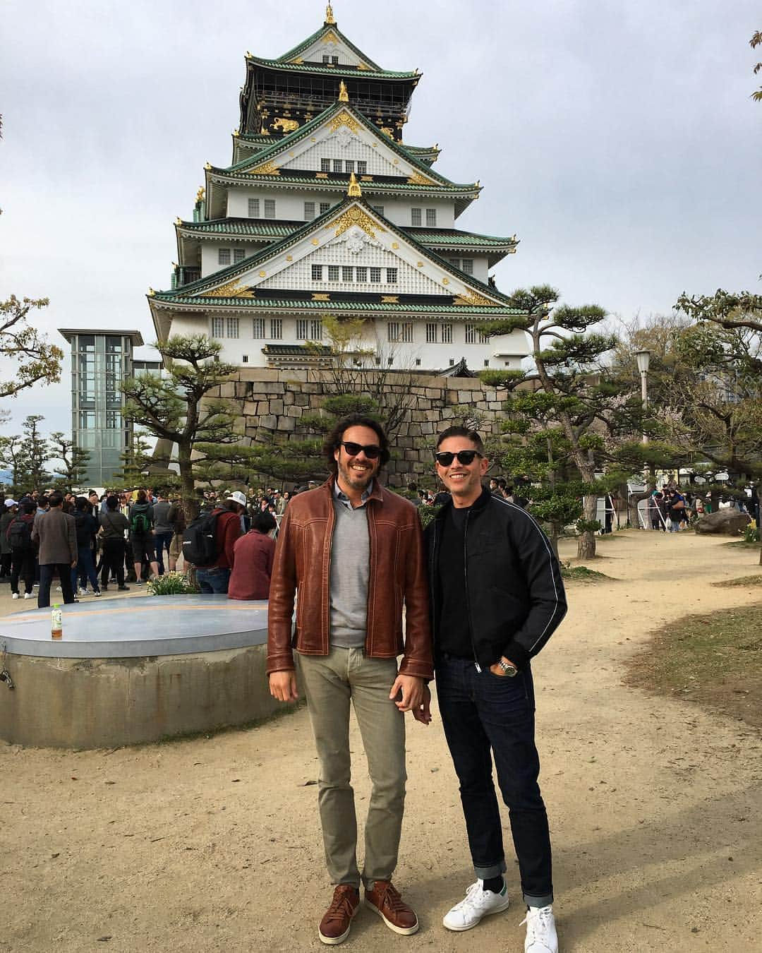 Rodner Figueroaさんのインスタグラム写真 - (Rodner FigueroaInstagram)「So many memories!!! Some bitter, some sweet!!! @ernestomathies #osaka #osakacastle #japan #japon #rodnerfigueroa」4月14日 19時56分 - rodnerfigueroa