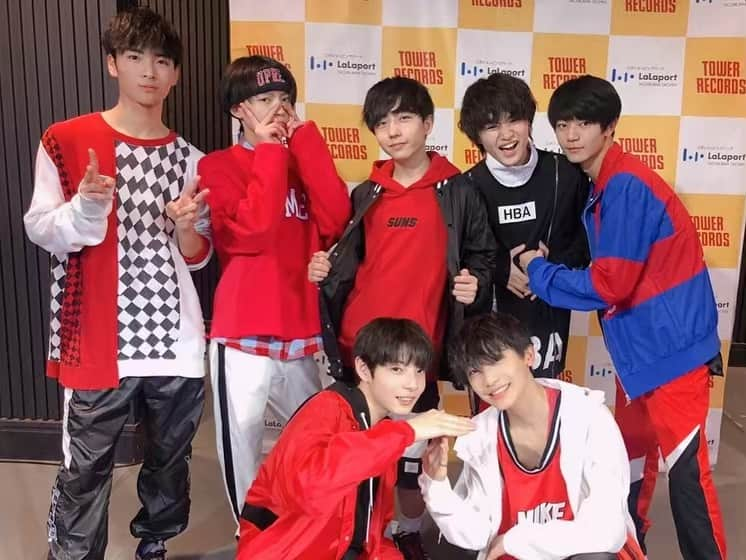 EBiDAN 39&KiDSさんのインスタグラム写真 - (EBiDAN 39&KiDSInstagram)「バトボ東京の為に会場調整して下さった タワレコの塙店長さんと。 #ebidan #battleboys #battleboysTOKYO #タワーレコードららぽーと立川立飛店  http://battleboys.jp/  #2枚目は何故か温厚な要人さんによるタカティグーパン事件」4月14日 19時56分 - ebidan39kids