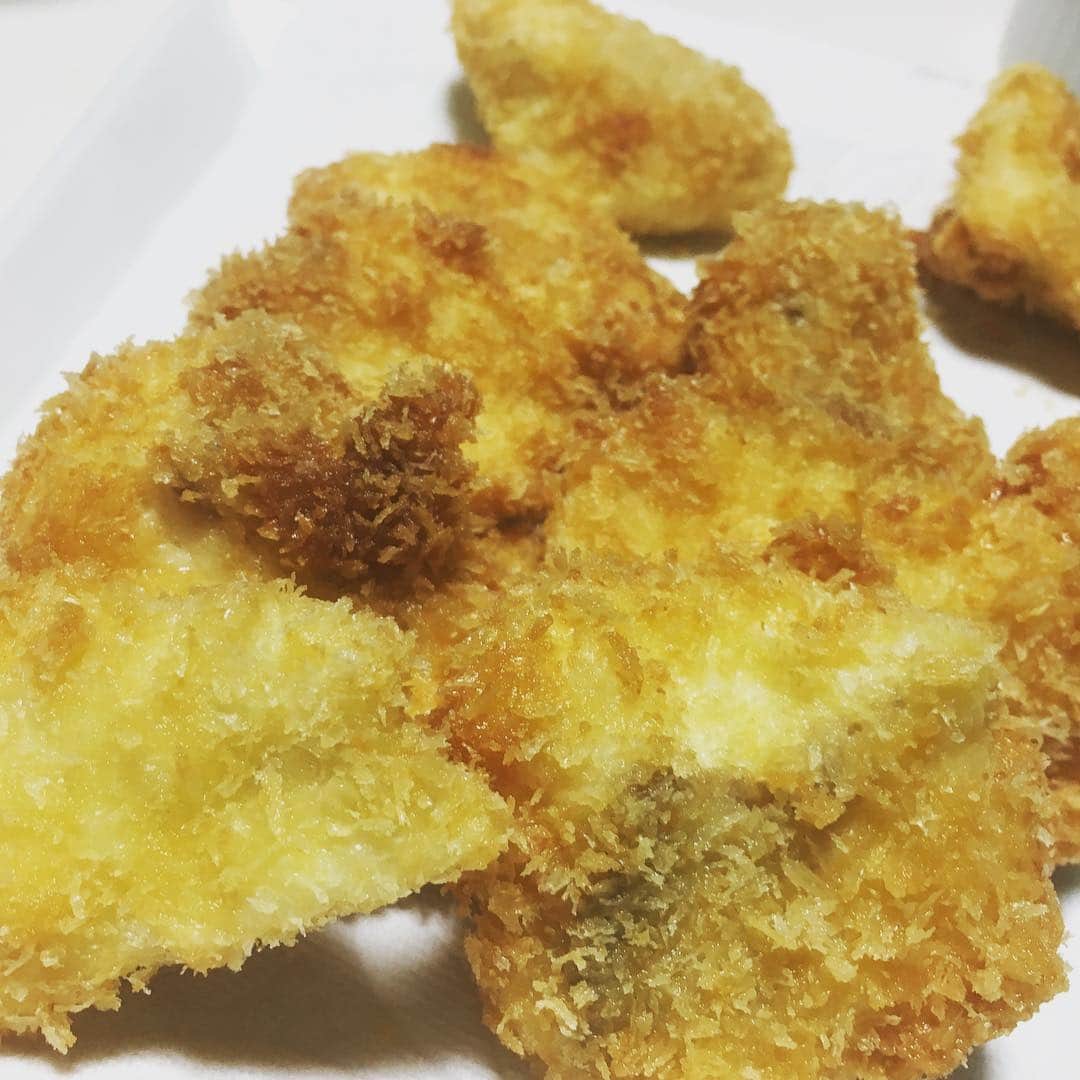 倉橋友和さんのインスタグラム写真 - (倉橋友和Instagram)「義兄と甥っ子が大漁〜🎣たくさんの#鯛 が釣れたので、#今夜のおかず は#刺身 と#フライ。#白身フライ は数あれど、初体験の鯛フライは脂乗りが別次元です😳 #釣り #福井県美浜町 #福井県 #メーテレ #アナウンサー #倉橋友和」4月14日 19時48分 - nbn_kurahashi