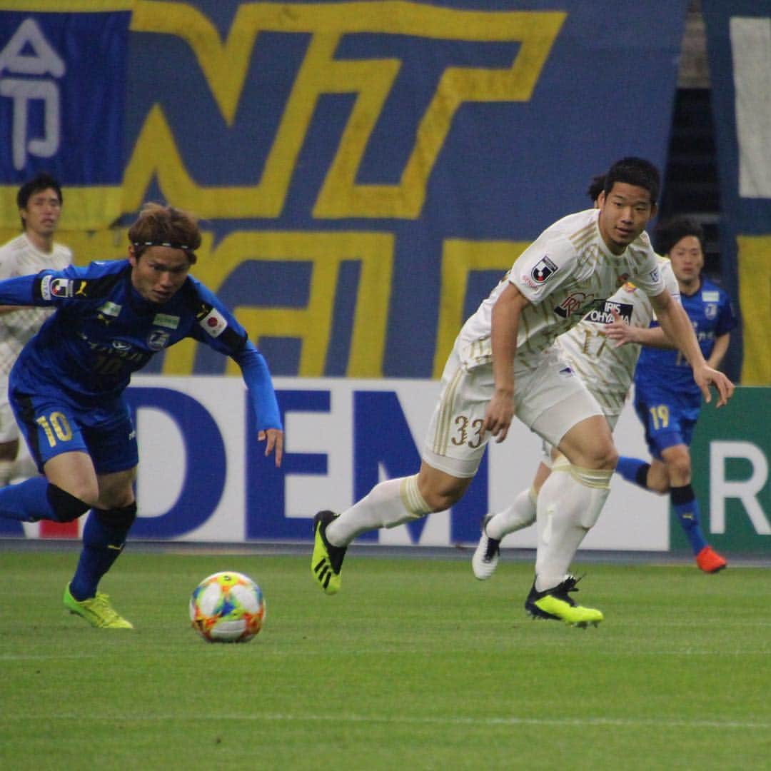のインスタグラム：「4月14日 第7節 大分トリニータ戦 0-2でした。応援ありがとうございました。  #ベガルタ仙台 #仙台 #サッカー #Jリーグ #2019シーズン #スローガン #ReVolution #常田克人 #33番 #シュミットダニエル #1番 #副キャプテン #ジャーメイン良 #19番 #吉尾海夏 #15番 #石原崇兆 #14番 #大分トリニータ」