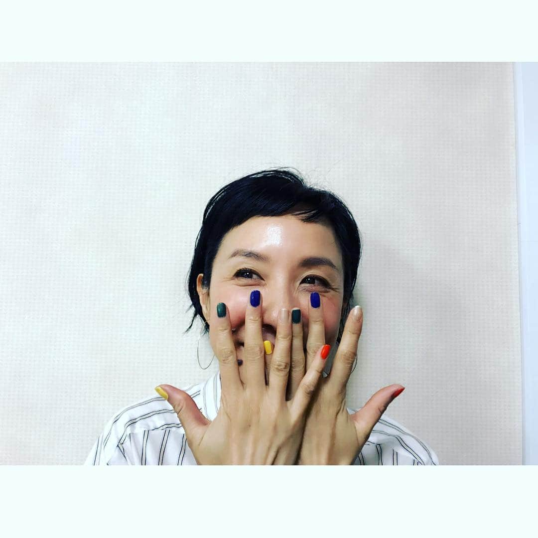 はなさんのインスタグラム写真 - (はなInstagram)「今日はNHK大阪にて「8Kシアター&スペシャルトーク 「落慶 ~奈良・興福寺~」に参加させていただきました！中金堂が完成し、落慶法要が執り行なわれる様子を8Kの関西一の大型ビジョンで鑑賞。素晴らしく鮮明な映像でその場にいる気分を味わいながら見入ってしまいました(๑･̑◡･̑๑)今日のネイルは吉岡美幸ちゃん案で興福寺の中金堂に掛けられた五色幕をイメージ。みなさまにも気づいていただけたかな？ 僧侶の南さん、ザイルさん、大森さんのお話も楽しかったし、とんぼ返りだったけど濃い大阪日帰りツアーでした(๑>◡<๑) #milaowen_official #8k #NHK大阪 #興福寺 #ここにもみゆきちゃん」4月14日 20時01分 - hanalovestaco