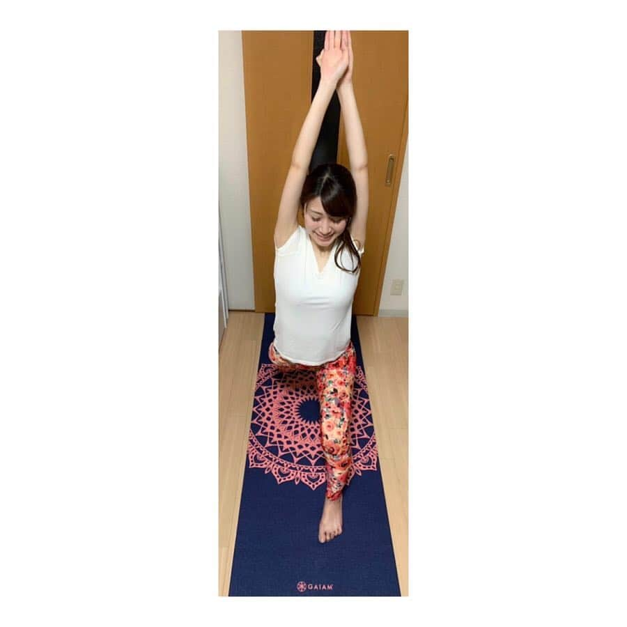 愛聖りささんのインスタグラム写真 - (愛聖りさInstagram)「. なんでもカタチから入るタイプの私🙄 #GAIAM の #ヨガマット は お洒落で、やる気もアップᕦ(ò_óˇ)ᕤ . #スポーツデポ #SPORTSDEPO #yoga #ヨガ初心者 #ヨガ女子 #身体柔らかくなりたい #🧘‍♀️ @gaiam」4月14日 20時14分 - risa_aise