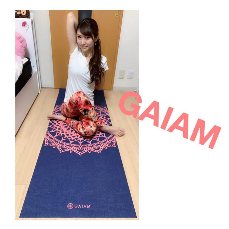 愛聖りささんのインスタグラム写真 - (愛聖りさInstagram)「. なんでもカタチから入るタイプの私🙄 #GAIAM の #ヨガマット は お洒落で、やる気もアップᕦ(ò_óˇ)ᕤ . #スポーツデポ #SPORTSDEPO #yoga #ヨガ初心者 #ヨガ女子 #身体柔らかくなりたい #🧘‍♀️ @gaiam」4月14日 20時14分 - risa_aise