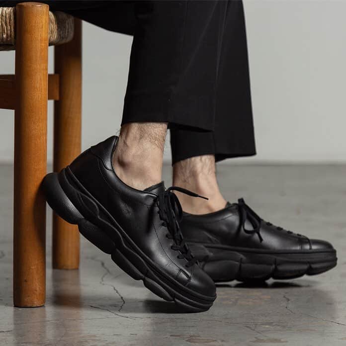 のインスタグラム：「. MARKAWARE "COW HIDE CLOUD TENNIS" #doublesole  #tennisshoes  #sneaker  #sustainablefashion #markaware  @markaware_marka_official」