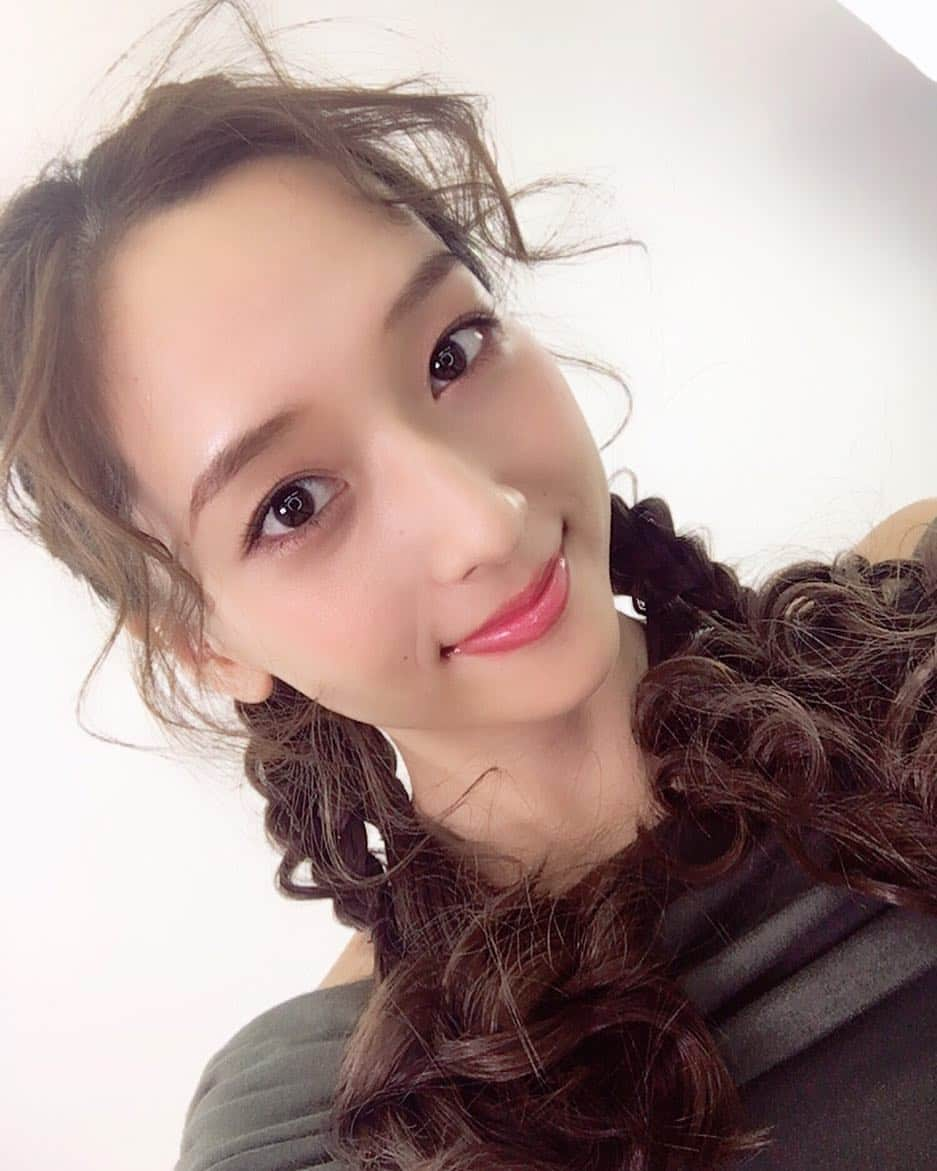 三井智雅さんのインスタグラム写真 - (三井智雅Instagram)「懐かし🥺💕 ハルカさんのヘアメイク本当好きだなぁ☺️💗💗💗 春メイクは最近ピンクが気分🌸 アイシャドウもピンク🌸 マツエクもピンクにしたいけどやりすぎ？笑笑 . #make #makeup #cosmetics #spring #pink #pink #pink」4月14日 11時17分 - mitsui_chika