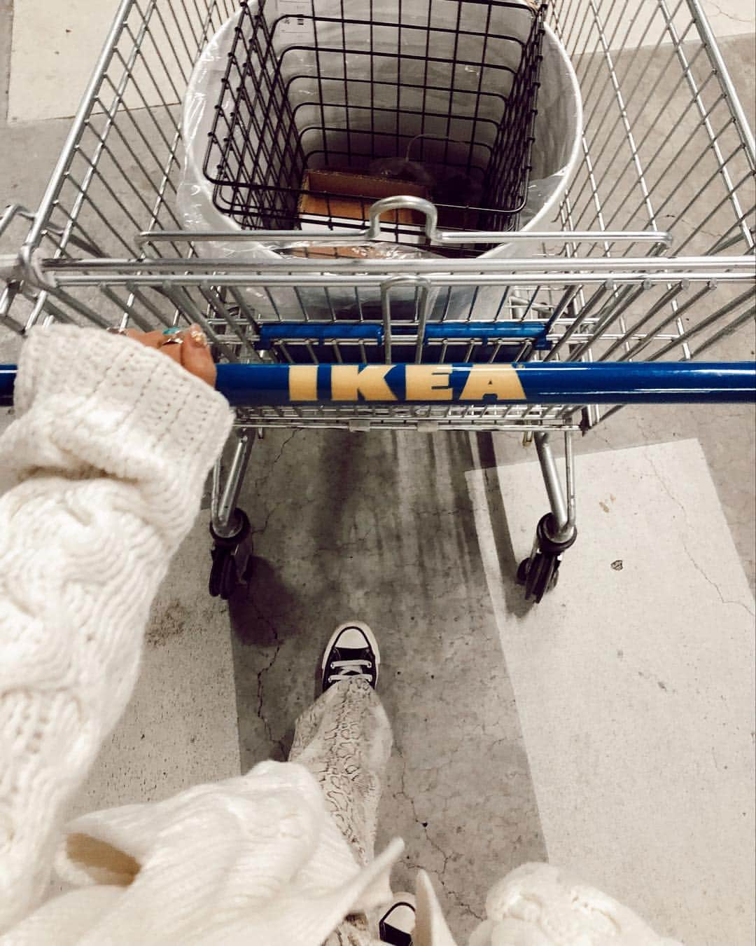 山中美智子さんのインスタグラム写真 - (山中美智子Instagram)「IKEA でお買い物 💛  ゴミ箱買いました👌🏾 #familyday」4月14日 11時22分 - alexiastam1988