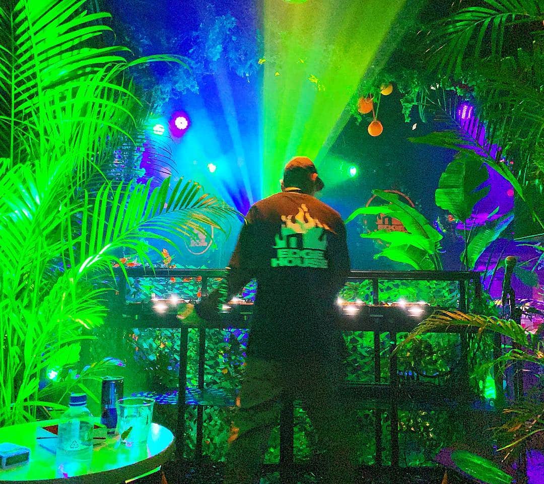 DJ DARUMAのインスタグラム：「今月のDJ Booth🔥🏠 🌿🌿🌿@EDGEHOUSE_Tokyo」