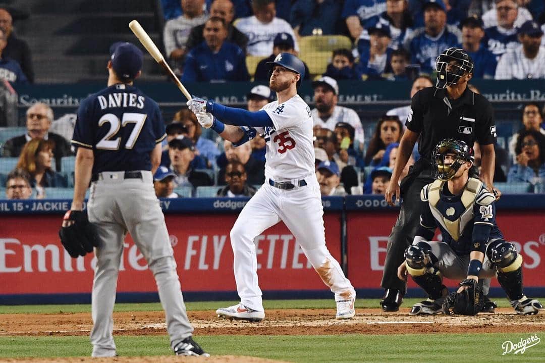 Los Angeles Dodgersさんのインスタグラム写真 - (Los Angeles DodgersInstagram)「Bobblehead night or not, @cody_bellinger was going to homer anyway.  Swipe ⬅️ to watch the video.」4月14日 11時30分 - dodgers