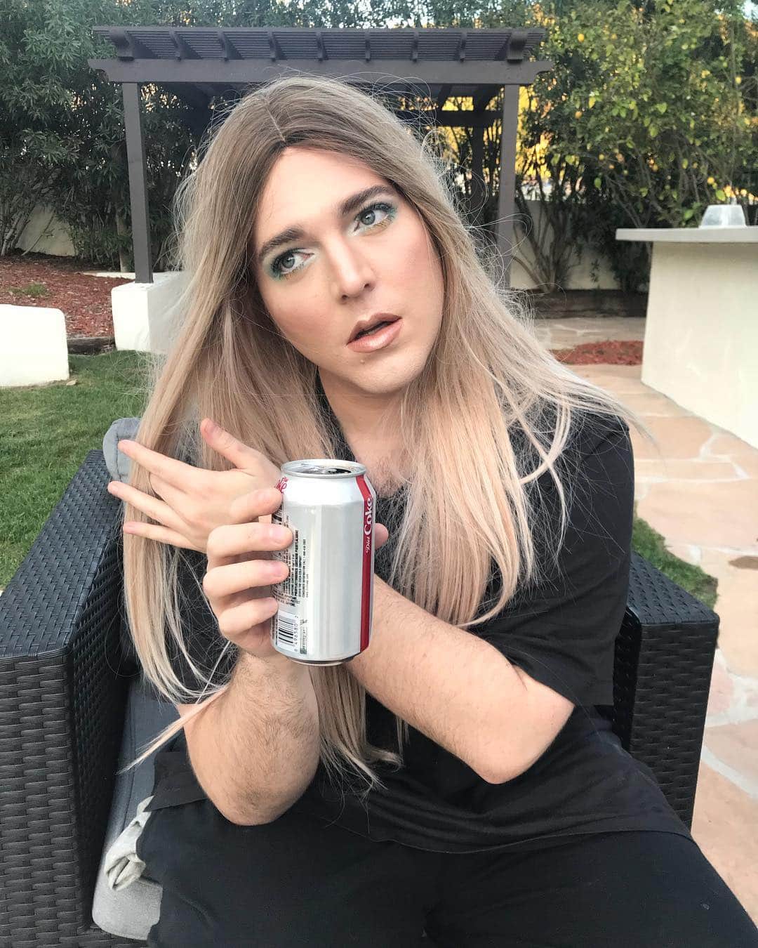 シェーン・ドーソンのインスタグラム：「‪these coachella bitches WISH they fuckin could 🔥👑🌼‬」