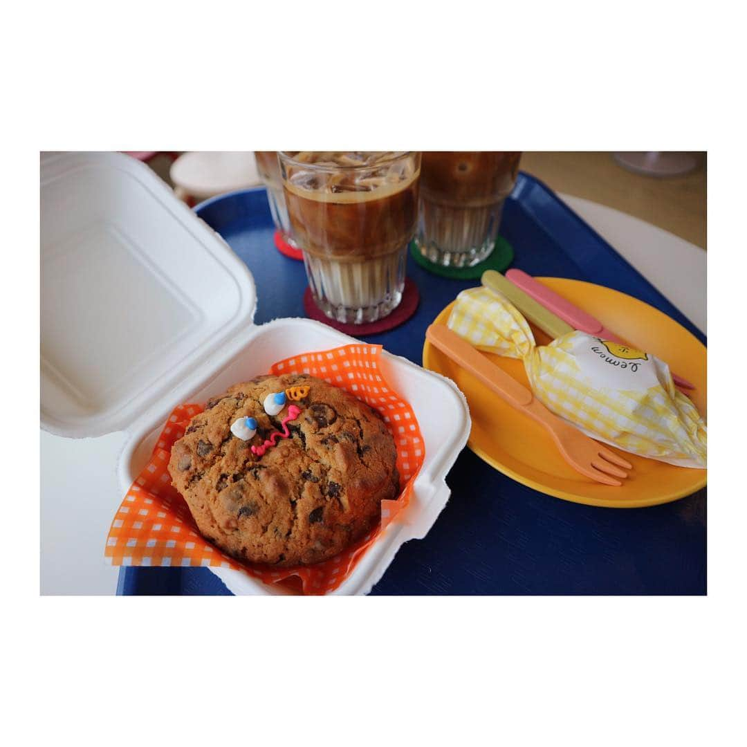 トリイクニコさんのインスタグラム写真 - (トリイクニコInstagram)「まわりはクッキー真ん中スコーン🍪 美味しゅうごさいました😋 . 4枚目▶︎パッケージかわいいな💙 #연남동카페  #ヨンナムドン #cafeskon #韓国旅行  #いつメン旅 #kunikorea」4月14日 11時40分 - toriicamera