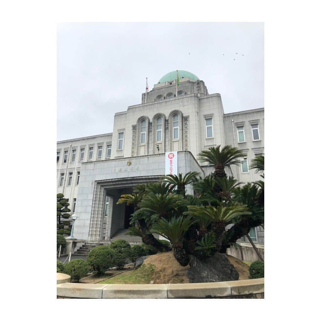 宇田恵菜さんのインスタグラム写真 - (宇田恵菜Instagram)「Ehime.x 先日は、愛媛県庁のスポーツ、文化課に訪問させていただきました！ たくさん愛媛グッズをいただいたり、愛媛と宇田恵菜の色々をお話しさせていただき、楽しい時間でした(^^) また、愛媛国際映画祭私自身も盛り上げていけたらなーと思いました！ 愛媛の観光大使、PR大使に任命されるぐらい私も邁進するぞー！！！！ これからも愛媛の色々を紹介していくけん、みてくださーい！  #casting  #actress  #キャスティング #女優 #役者  #愛媛県庁 #愛媛出身 #愛媛県松山市 #actresslife #愛媛国際映画祭 #セントラル #宇田恵菜 #ソローキンの見た桜 #愛媛県庁本館 #みきゃん #みきゃんちゃん」4月14日 11時43分 - ena2727