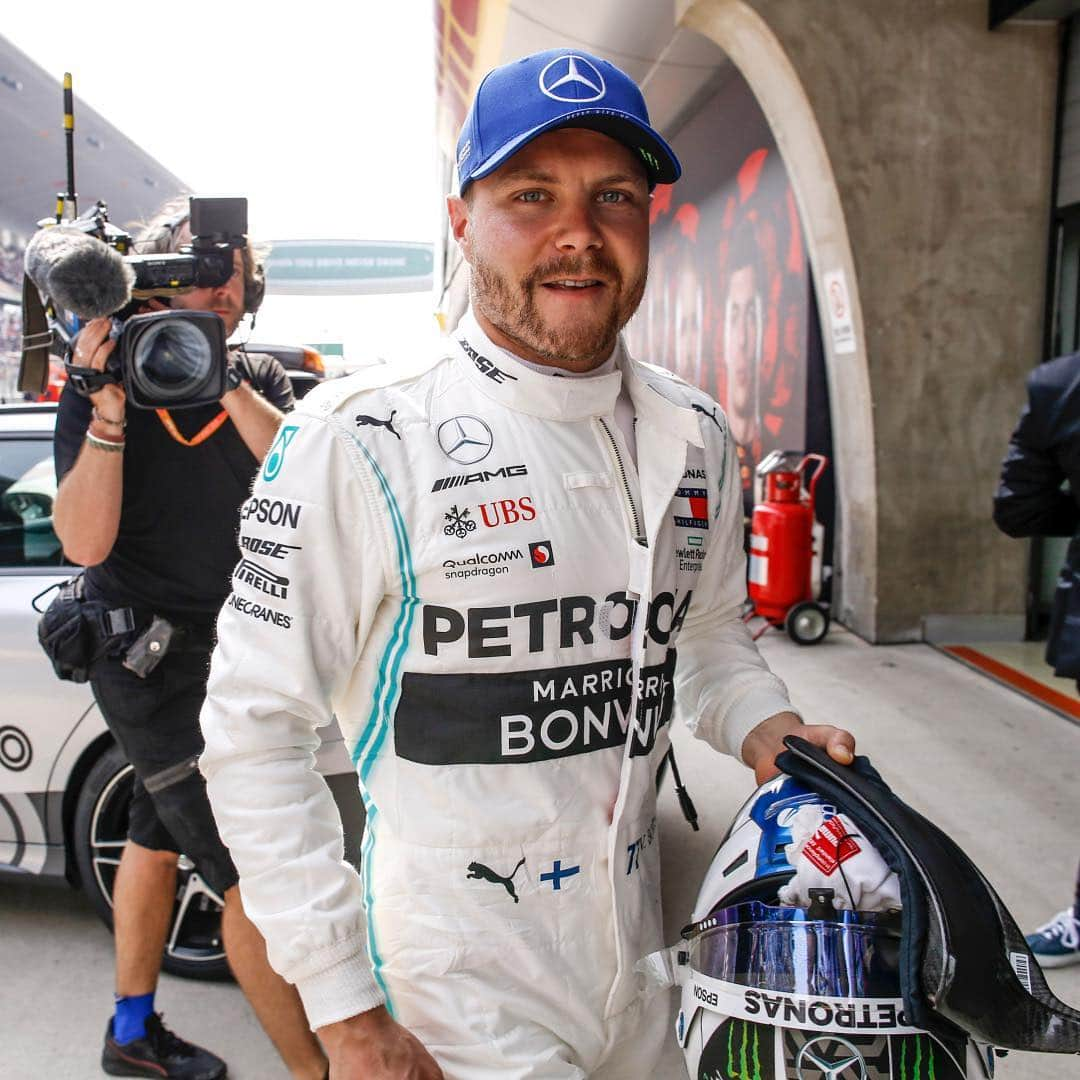 MERCEDES AMG PETRONASさんのインスタグラム写真 - (MERCEDES AMG PETRONASInstagram)「Finnish fire 🔥🔵 This man will start the 1000th Grand Prix on pole position today! • • • #MercedesAMGF1 #Mercedes #F1 #ValtteriBottas #ChineseGP #Race1000 #PETRONASmotorpsort」4月14日 11時44分 - mercedesamgf1