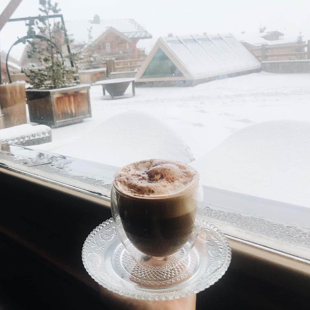 クリスティン・ウェイのインスタグラム：「Beautiful snow and amazing time #France #tomorrowlandwinter #alpesdhuez」