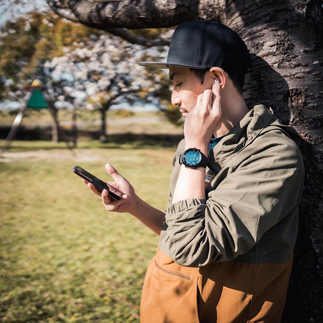 のりごとーのインスタグラム：「AirPods、とっても気に入りました！ iPhoneとの連携がホントに使いやすい！  #airpods #suuntocoreallblack」