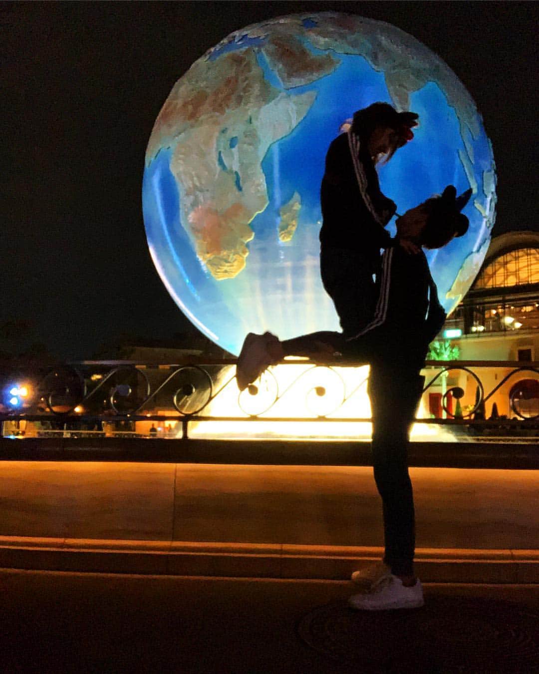橋野彩葉さんのインスタグラム写真 橋野彩葉instagram 4 13 念願のディズニー 一日中歩き回ってめっちゃ身体中痛いけど幸せすぎたぁ 次はランドに行こうね ディズニー ディズニーシー カップルディズニー ペアルック Adidas 4月14日 12