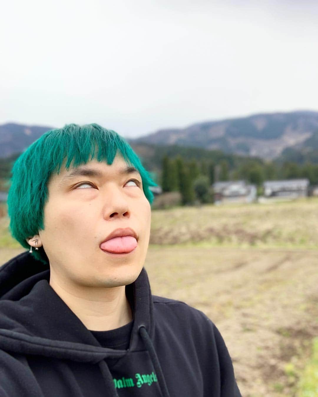 相馬トランジスタのインスタグラム：「広大な自然を前に失神  #富山 #空気が綺麗 #これから世界遺産」