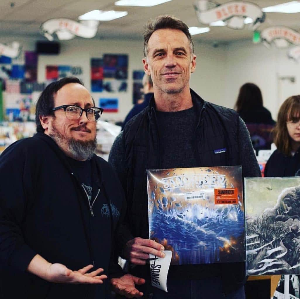 パール・ジャムさんのインスタグラム写真 - (パール・ジャムInstagram)「RG: @themattcameron “#rsd2019 was a total success in my hood. Thank you @silverplattersrecords and @fatcatrecordsus for the hospitality and recommendations!! Loving @sandriderseattle and @greatfallsnoise Loud and proud Seattle!” 🤘🏻👊🏻🙏🏻 #RSDAmbassador」4月14日 12時17分 - pearljam