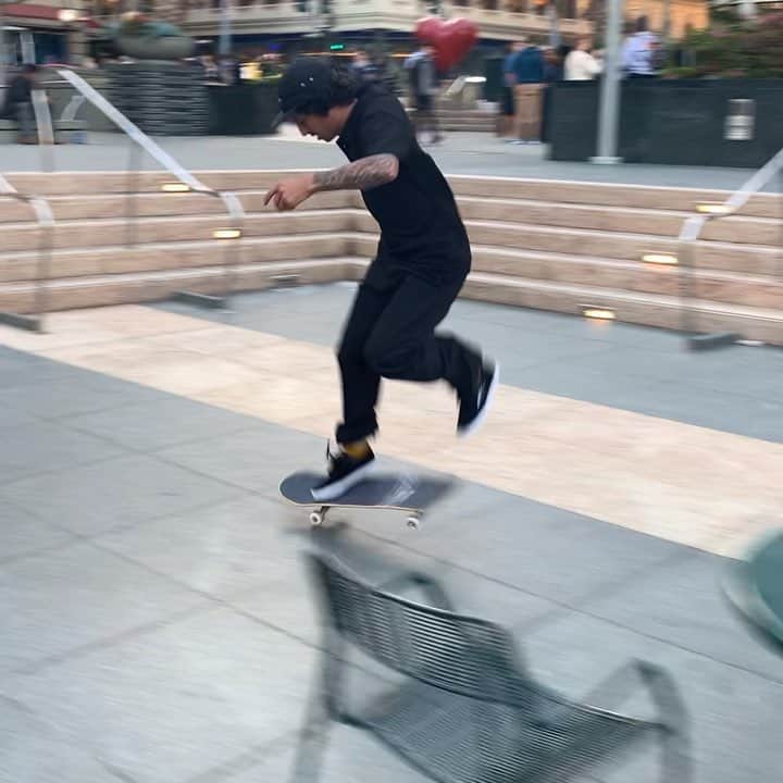 スラッシャーのインスタグラム：「Yonnie Square @yonniecruz ✔️ Filmed by @gx1000」