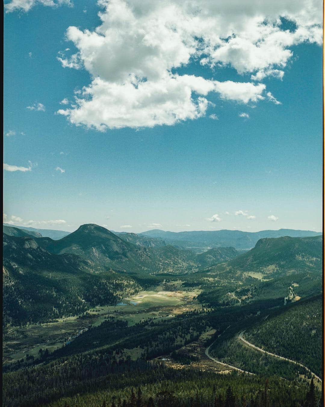 柏田テツヲさんのインスタグラム写真 - (柏田テツヲInstagram)「Road trip in Colorado 2018 #landscape #film #roadtrip  #analog  #filmphotography #ontheroad #travel #documentary  #artphotography  #旅 #旅写真」4月14日 12時39分 - tetsuokashiwada